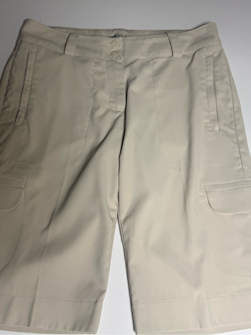 Nike Golf Khaki Bermuda Shorts Size 4 Dri-FIT Stretch Cargo Pockets Classic - Picture 3 of 9